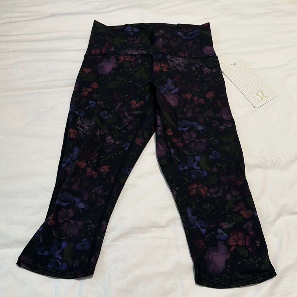NWT Lululemon Train Times Crop - size 6